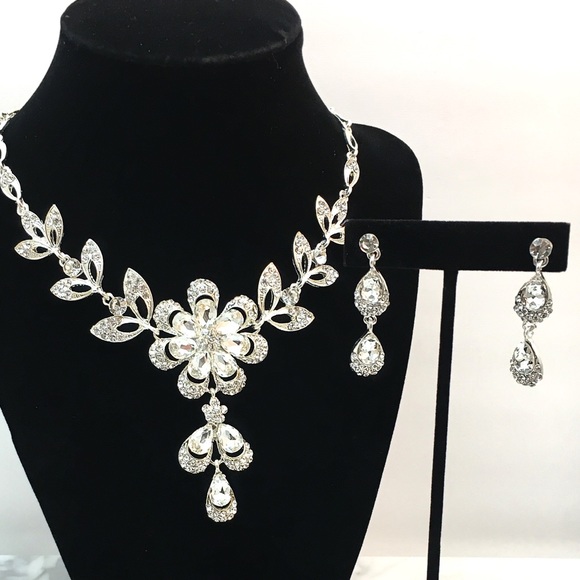 Jewelry - Special Occasion Crystal Statement Necklace Set